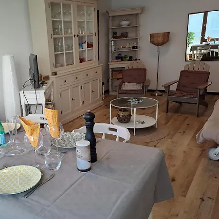 Apartment Cozy One-bedroom With Extra Sofa Bed In The Center Of T128 *